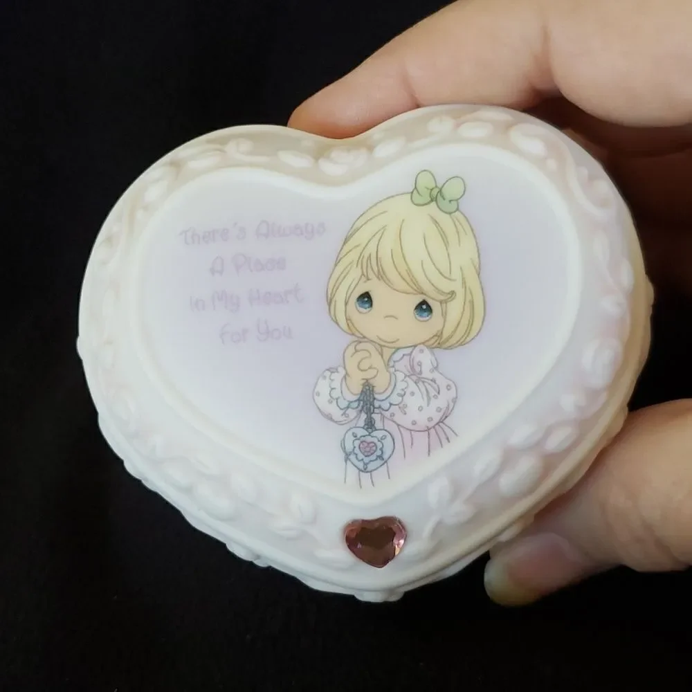 2003 Precious Moments Club Exclusive Porcelain Trinket Box Heart Shaped #111768